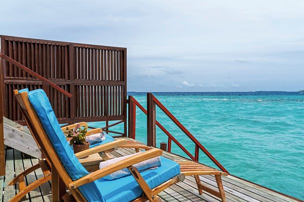 Reethi Faru Resort - Beispiel Terrasse Water Villa (Zimmercodierungen VX1, VX2, VX7 & VV1)