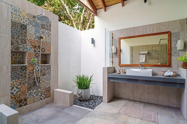 Reethi Faru Resort - Beispiel Bad Two Bedroom Garden Suite (Zimmercodierungen WG2 & WG7)