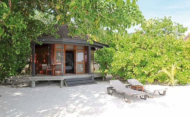 Komandoo Island Resort & Spa - Wohnbeispiel Beach Villa (Zimmercodierungen VB1, VB7, UD1 & VD1)