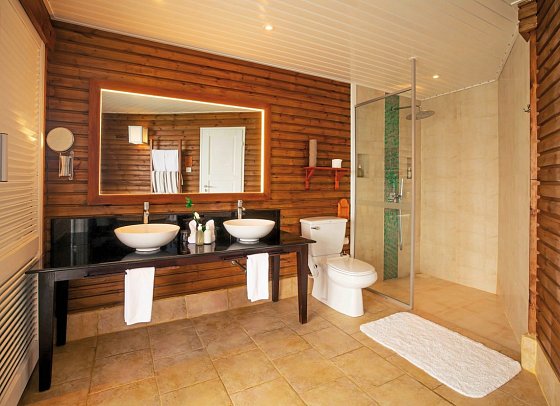 Kuredu Island Resort & Spa - Beispiel Bad Sangu Water Villa (Zimmercodierung VX1)