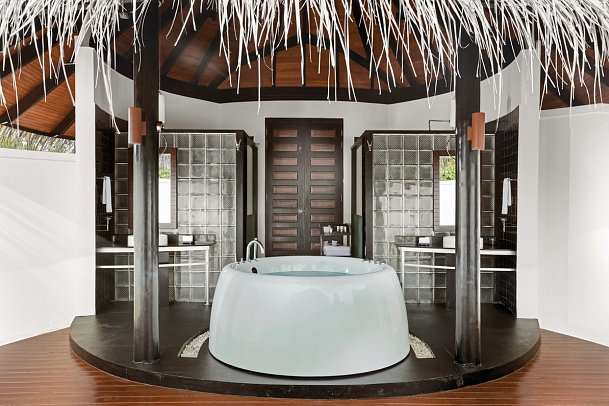 Sun Siyam Iru Fushi Maldives - Beispiel Bad Deluxe Beach Villa with Pool (Zimmercodierungen VB2, VV2, FB1 & FV1)