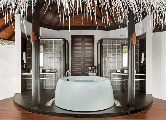 Sun Siyam Iru Fushi Maldives - Beispiel Bad Deluxe Beach Villa with Pool (Zimmercodierungen VB2, VV2, FB1 & FV1)