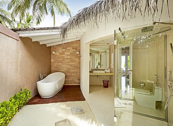 Sun Siyam Vilu Reef Maldives - Beispiel Bad Deluxe Beach Villa & Jacuzzi Deluxe Beach Villa (Zimmercodierungen VB1, VV1, VB2 & VV2)