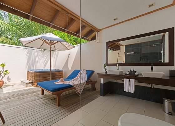 Vilamendhoo Island Resort & Spa - Wohnbeispiel Jacuzzi Beach Villa (Zimmercodierung VB3)