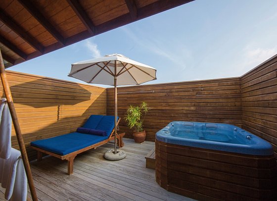 Vilamendhoo Island Resort & Spa - Wohnbeispiel Jacuzzi Water Villa (Zimmercodierung VX1)