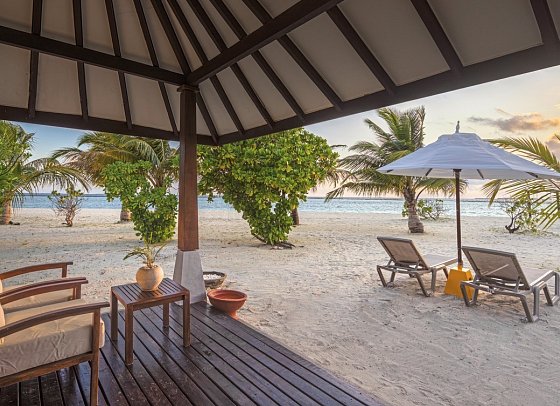 ADAARAN Select Meedhupparu - Wohnbeispiel Sunset Deluxe Beach Villa (Zimmercodierungen VB6 & VB1)