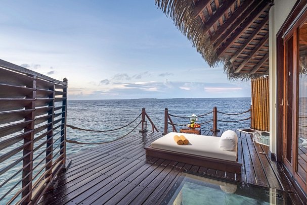 ADAARAN Prestige Water Villas - Beispiel Terrasse Water Villa (Zimmercodierungen VX1 & VV1)