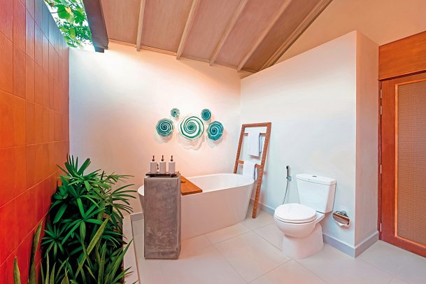 NH Collection Maldives Reethi Resort - Beispiel Bad Deluxe Sunset Villa (Zimmercodierungen VD1, VB2, VB4 & VB5)