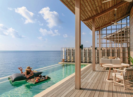 Kudadoo Maldives Private Island - Floating Breakfast