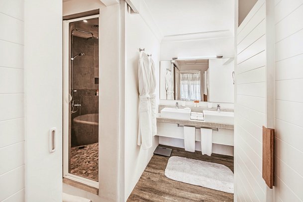 La Pirogue Mauritius - Wohnbeispiel Deluxe Beach Family Pavillon (Zimmercodierung UD1)