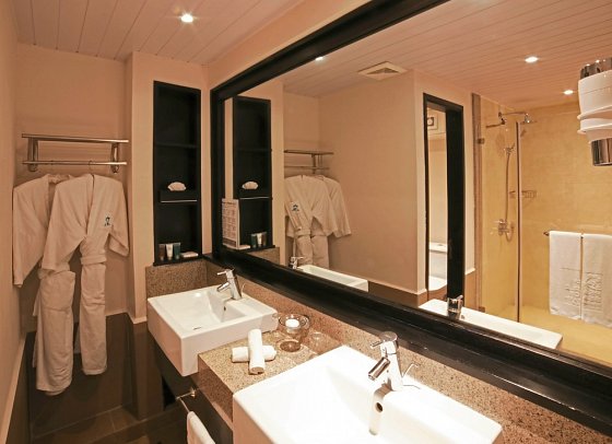Pearle Beach Resort & Spa - Badezimmer Deluxe (Zimmercodierungen UDG, UHG, UD8, UD1, UH1, UL8, UD3, UH3, UX8, UD4, UH4 & UF8)