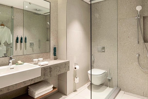 Hilton Mauritius Resort & Spa - Badezimmer Deluxe Room (Zimmercodierungen DD1, DD2, DH1, DH2, DB8 & DD8)