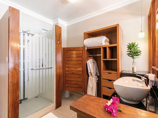 Le Peninsula Bay Beach Resort & Spa