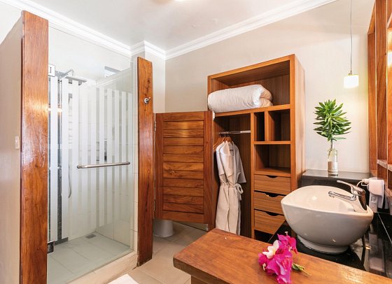 Le Peninsula Bay Beach Resort & Spa