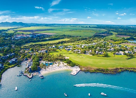 The Bay Club at Anahita