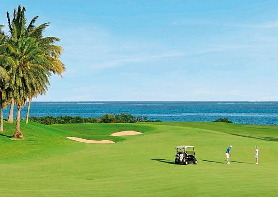 The Bay Club at Anahita