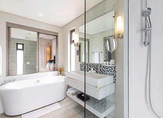 The Bay Club at Anahita - Badezimmer Junior Suite (Zimmercodierungen JBG, JH1, J1E & JB8)