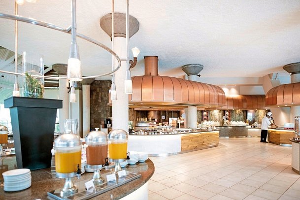 Victoria Beachcomber Resort & Spa