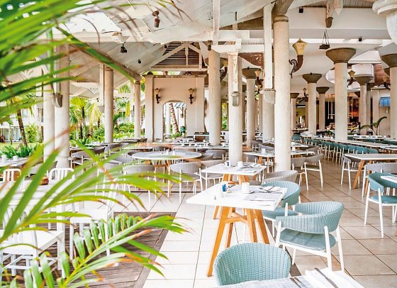 Victoria Beachcomber Resort & Spa