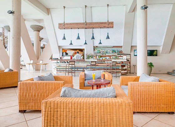 Victoria Beachcomber Resort & Spa