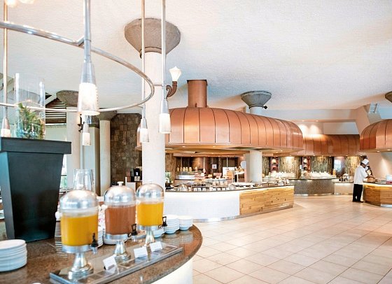 Victoria Beachcomber Resort & Spa