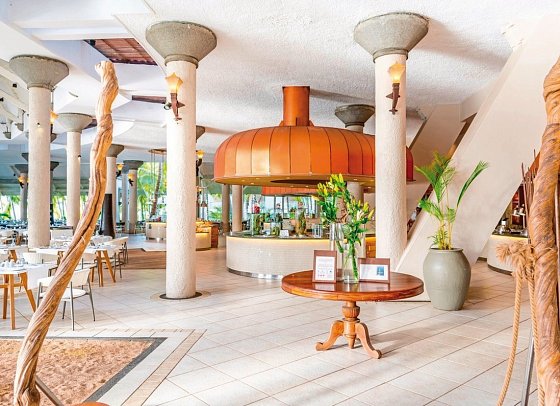 Victoria Beachcomber Resort & Spa