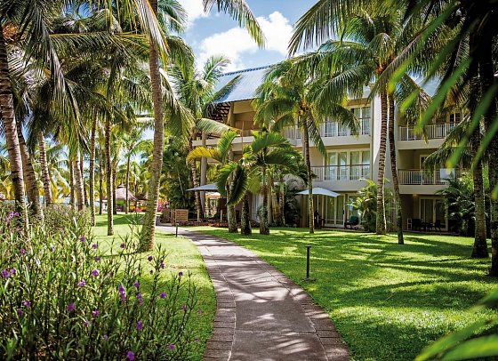 Victoria Beachcomber Resort & Spa