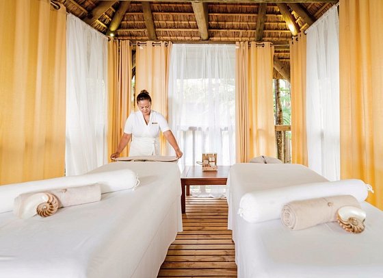 Victoria Beachcomber Resort & Spa