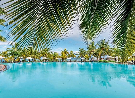 Victoria Beachcomber Resort & Spa