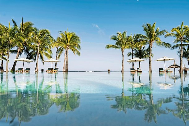 Paradis Beachcomber Golf Resort & Spa