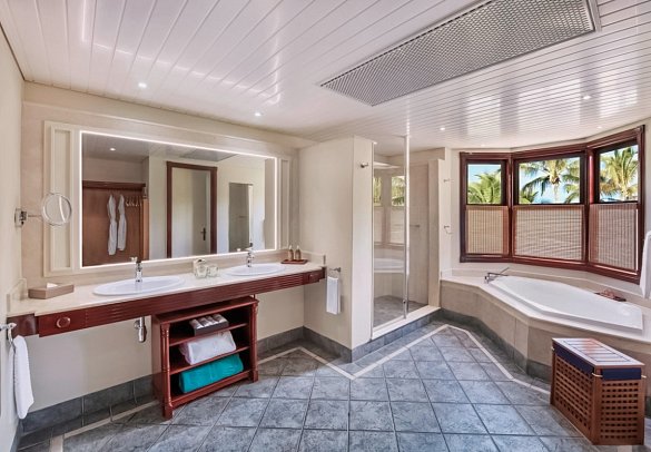 Dinarobin Beachcomber Golf Resort & Spa - Badezimmer Junior Suite (Zimmercodierungen JB1, JB3, J1O, JB2, JB8, JX8, JC1, JC2, JCO, JH1, JH2, JH3 & JHO)