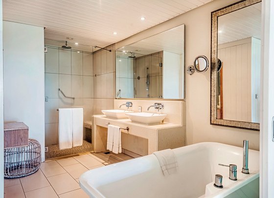 Radisson Blu Azuri Resort & Spa - Badezimmer Beispiel Premium Ocean (Zimmercodierungen UMM, UB8 & UHM)