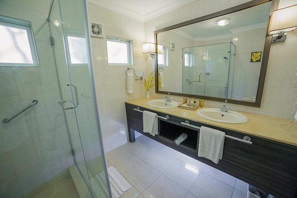 Hibiscus Boutique Hotel - Badezimmer Superior Garden View (Zimmercodierungen USG, UHG, UDM & UHM)