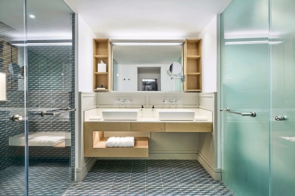 LUX* Grand Gaube, Mauritius - Badezimmer Superior Zimmer (Zimmercodierungen US1, UH1 & FB1)