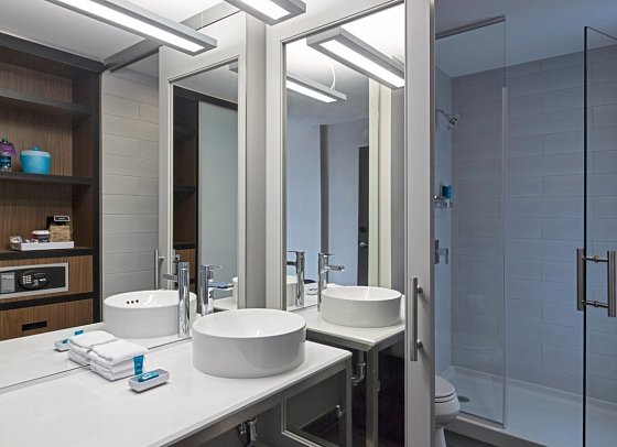 Aloft New Orleans Downtown - Wohnbeispiel Badezimmer (Zimmercodierungen UG2 & UG4)