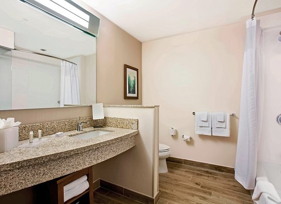 Courtyard Faro Blanco - Beispiel Bad