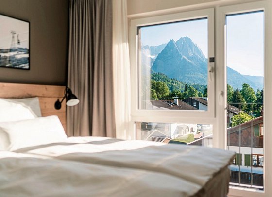 aja Garmisch-Partenkirchen - Wohnbeispiel Doppelzimmer Bergblick (Zimmercodierung DBB)