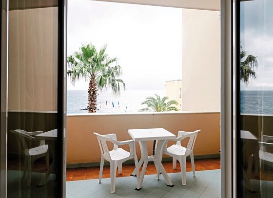Terme Alexander - Beispiel Balkon Doppelzimmer Meerblick (Zimmercodierung D1M)