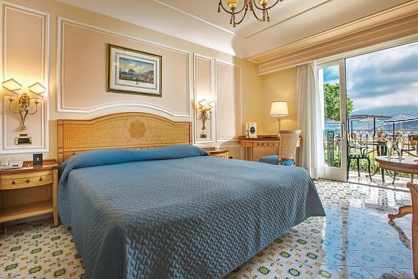 Grand Hotel Capodimonte - Wohnbeispiel Doppelzimmer seitl. Meerblick (Zimmercodierung D1N)