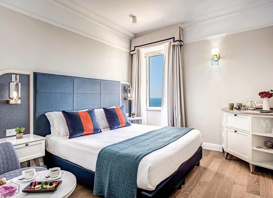 Hotel Mediterraneo Sorrento - Wohnbeispiel Doppelzimmer Superior Meerblick (Zimmercodierung DSM)