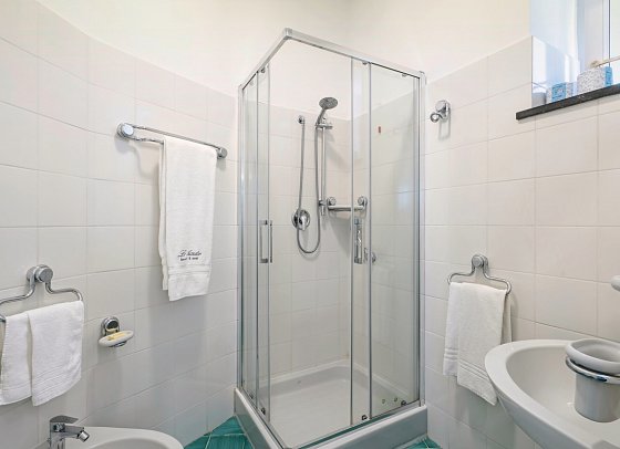 Le Axidie - Bad Doppelzimmer (Zimmercodierung DB1)