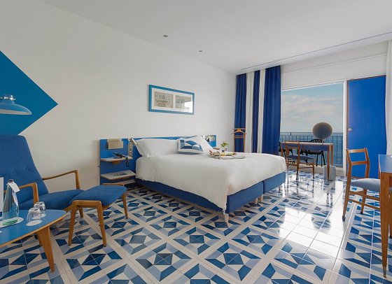 Parco dei Principi - Wohnbeispiel Doppelzimmer Deluxe Meerblick (Zimmercodierung DDM)