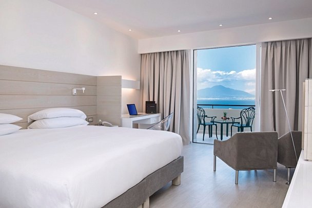 Hilton Sorrento Palace - Wohnbeispiel Doppelzimmer Deluxe Meerblick (Zimmercodierung DDM)