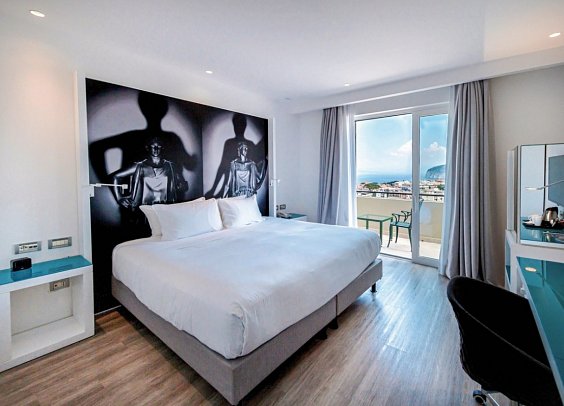 Hilton Sorrento Palace - Wohnbeispiel Doppelzimmer Superior Meerblick (Zimmercodierung DSM)