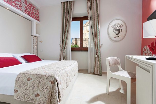 Corallo Sorrento - Wohnbeispiel Doppelzimmer Classic seitl. Meerblick (Zimmercodierung D1N)