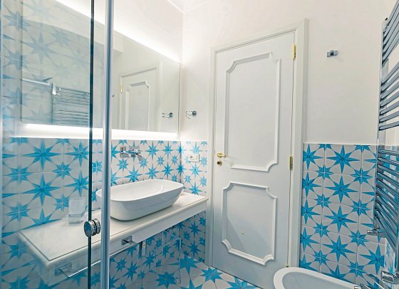 Conca d'Oro - Beispiel Bad Doppelzimmer Deluxe Meerblick (Zimmercodierung DDM)