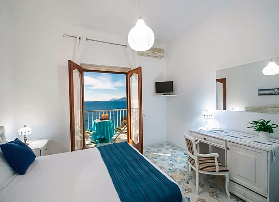 Villa Bellavista - Wohnbeispiel Doppelzimmer Meerblick (Zimmercodierungen D1M & DPM)