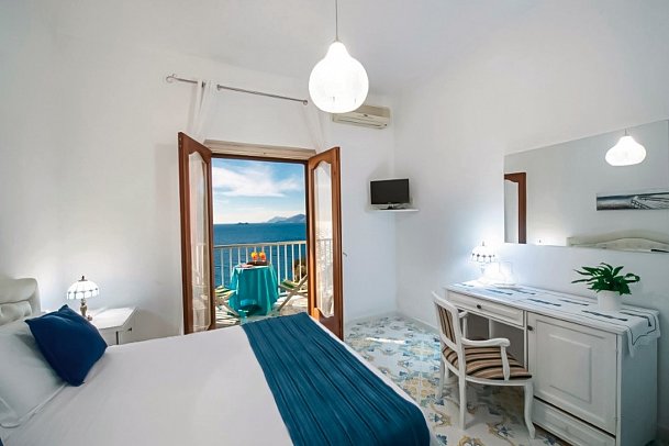 Villa Bellavista - Wohnbeispiel Doppelzimmer Meerblick (Zimmercodierungen D1M & DPM)