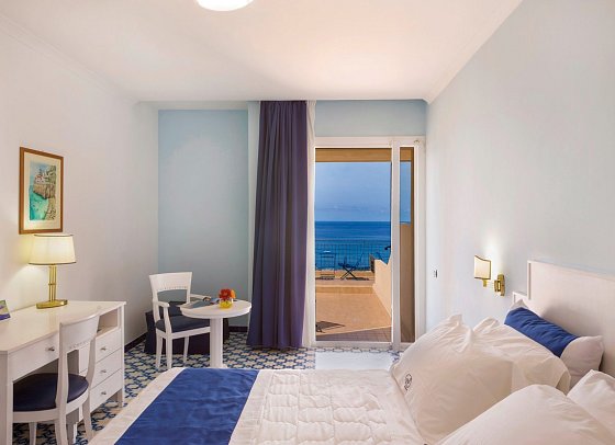 Hotel Saline - Wohnbeispiel Doppelzimmer Deluxe Meerblick (Zimmercodierung DDM)