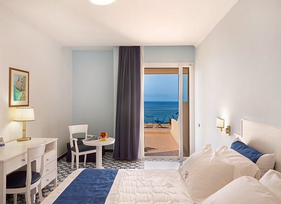Hotel Saline - Wohnbeispiel Doppelzimmer Deluxe Meerblick (Zimmercodierung DDM)
